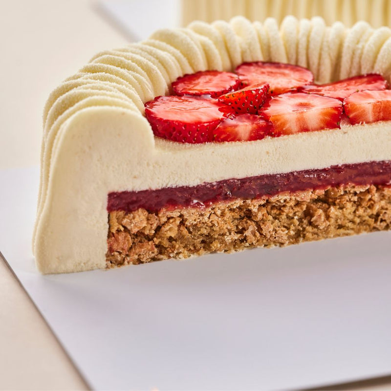 ALI Šokoladinė Baltojo šokolado ir braškių tortas