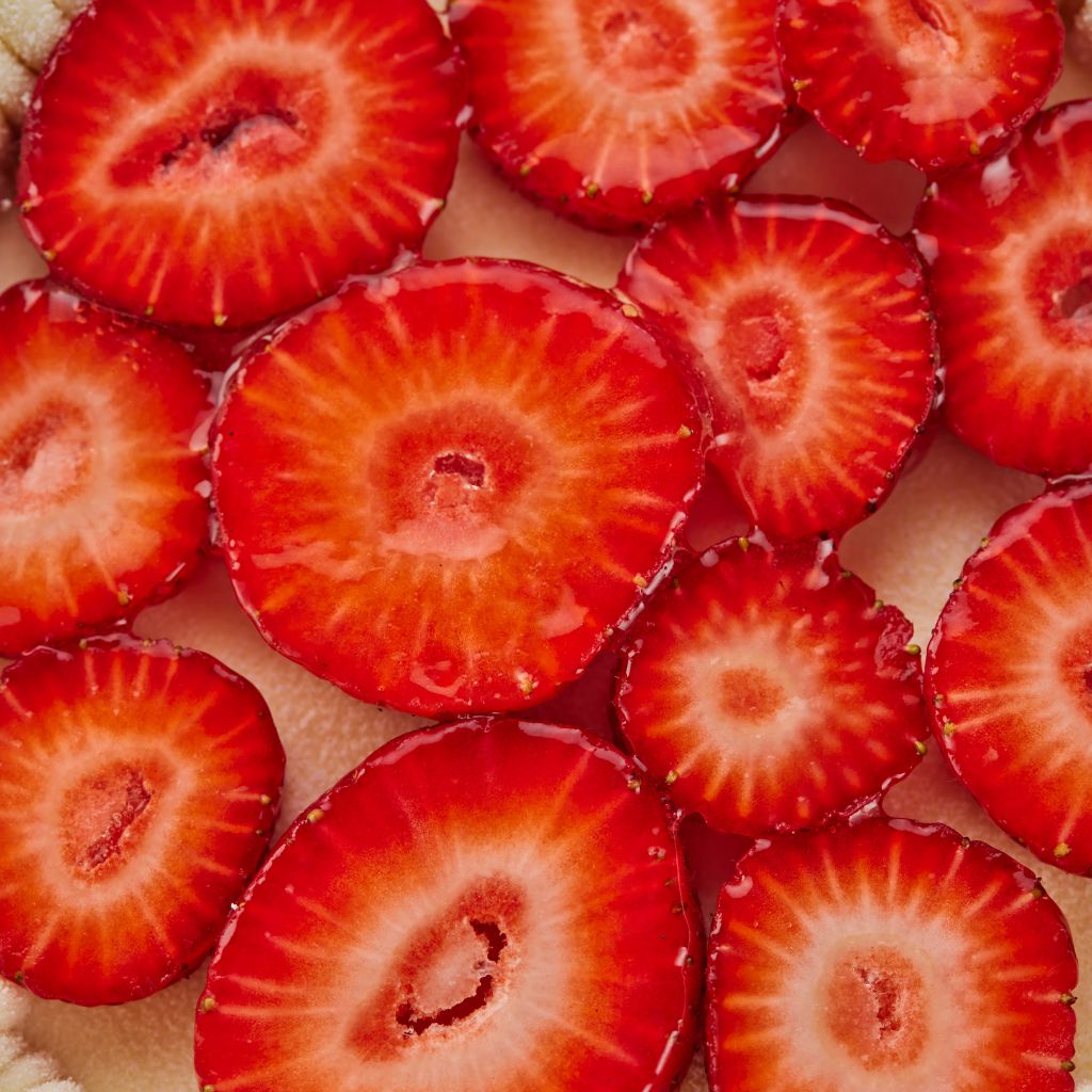 ALI Šokoladinė Baltojo šokolado ir braškių tortas
