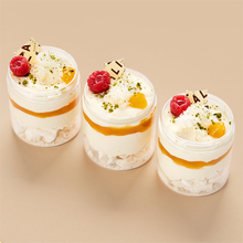 Desertas stiklainyje Pavlova