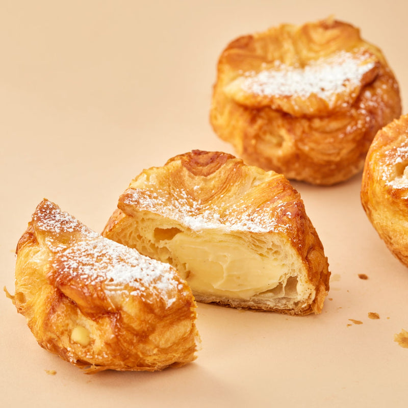 ALI šokoladinė Kouign Amann bandele su plikytu kremu