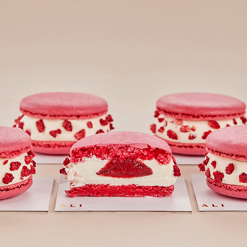Macaron desertas su aviečių džemu ALI Šokoladinė