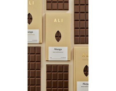 sokoladas-pieninis-sokoladas-alunga-ali-sokoladine